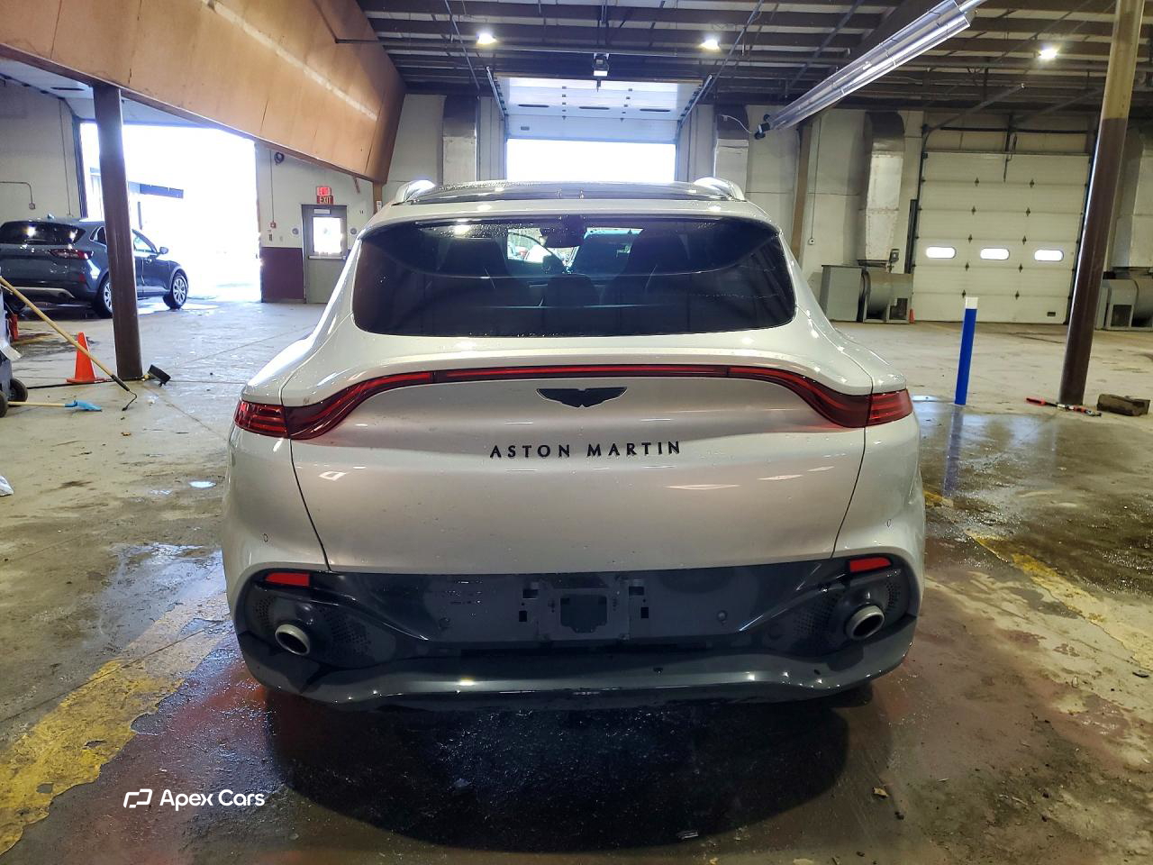 Aston Martin DBX 2023