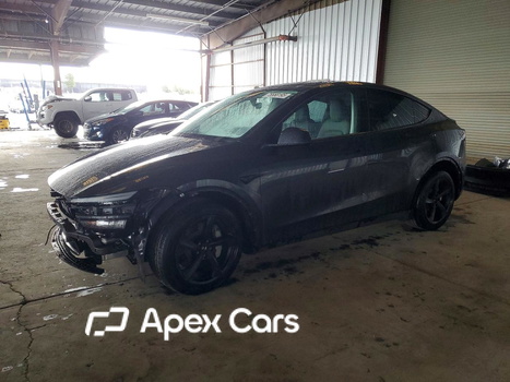 Tesla Model Y 2026 - Image 1 of 14
