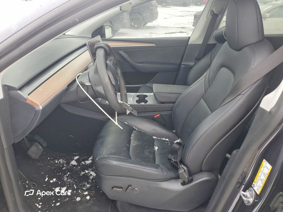 Tesla Model Y 2025