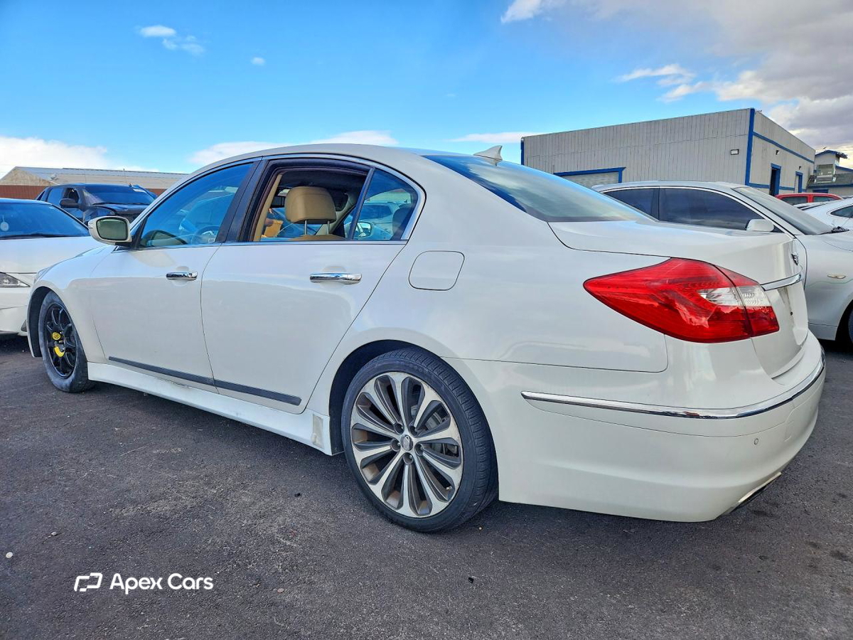 Hyundai Genesis 2013