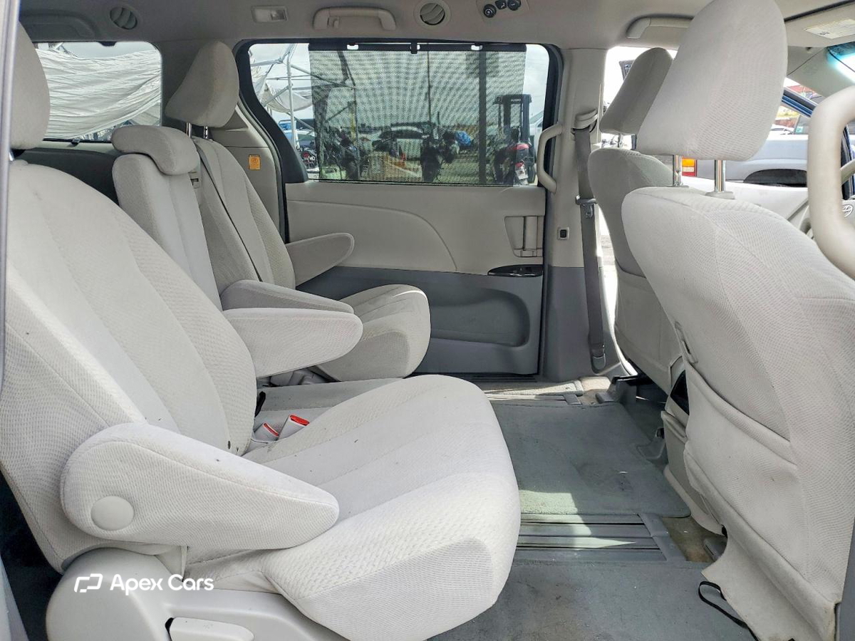 Toyota Sienna 2012