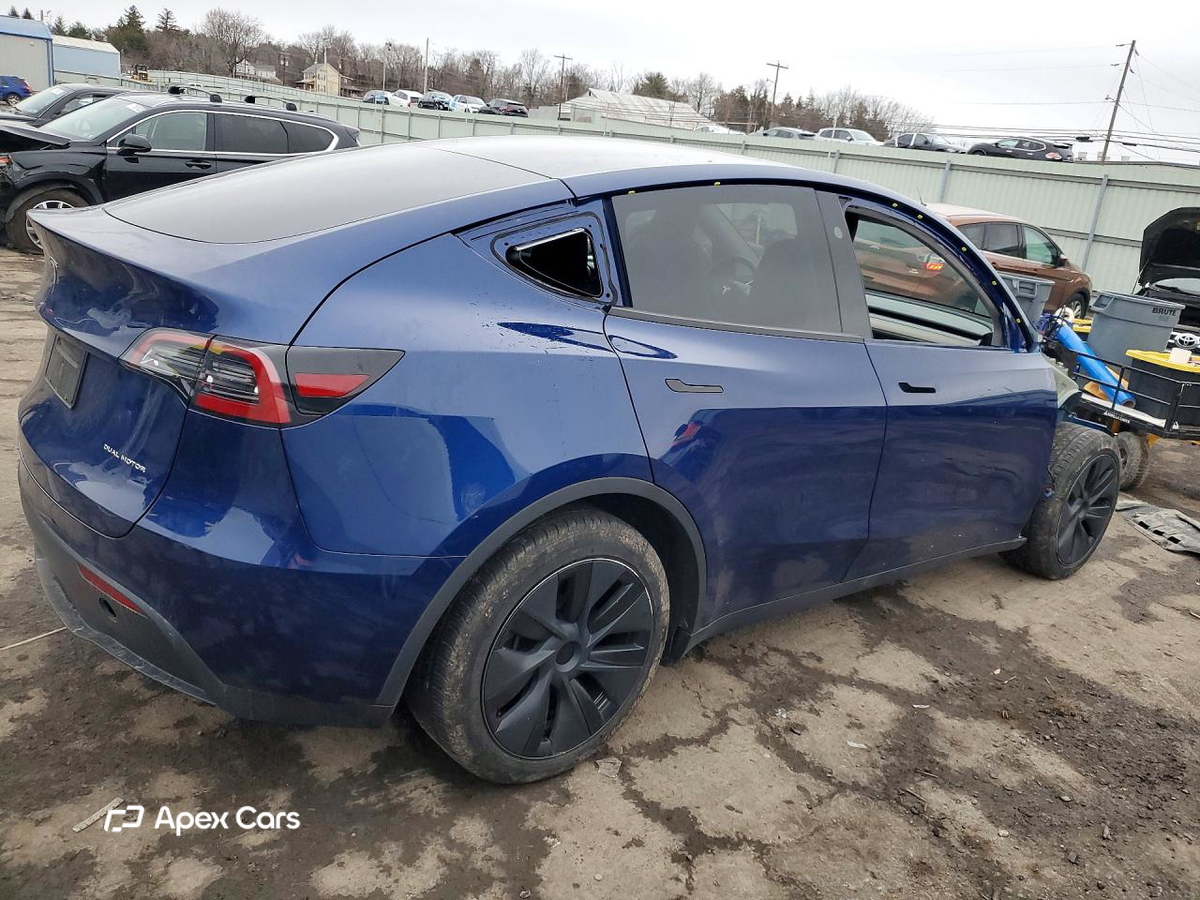 Tesla Model Y 2024