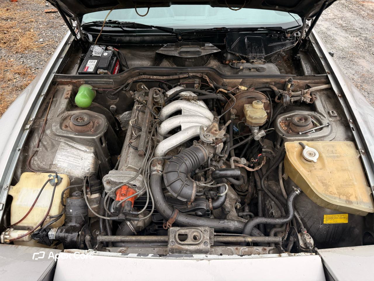 Porsche 944 1983