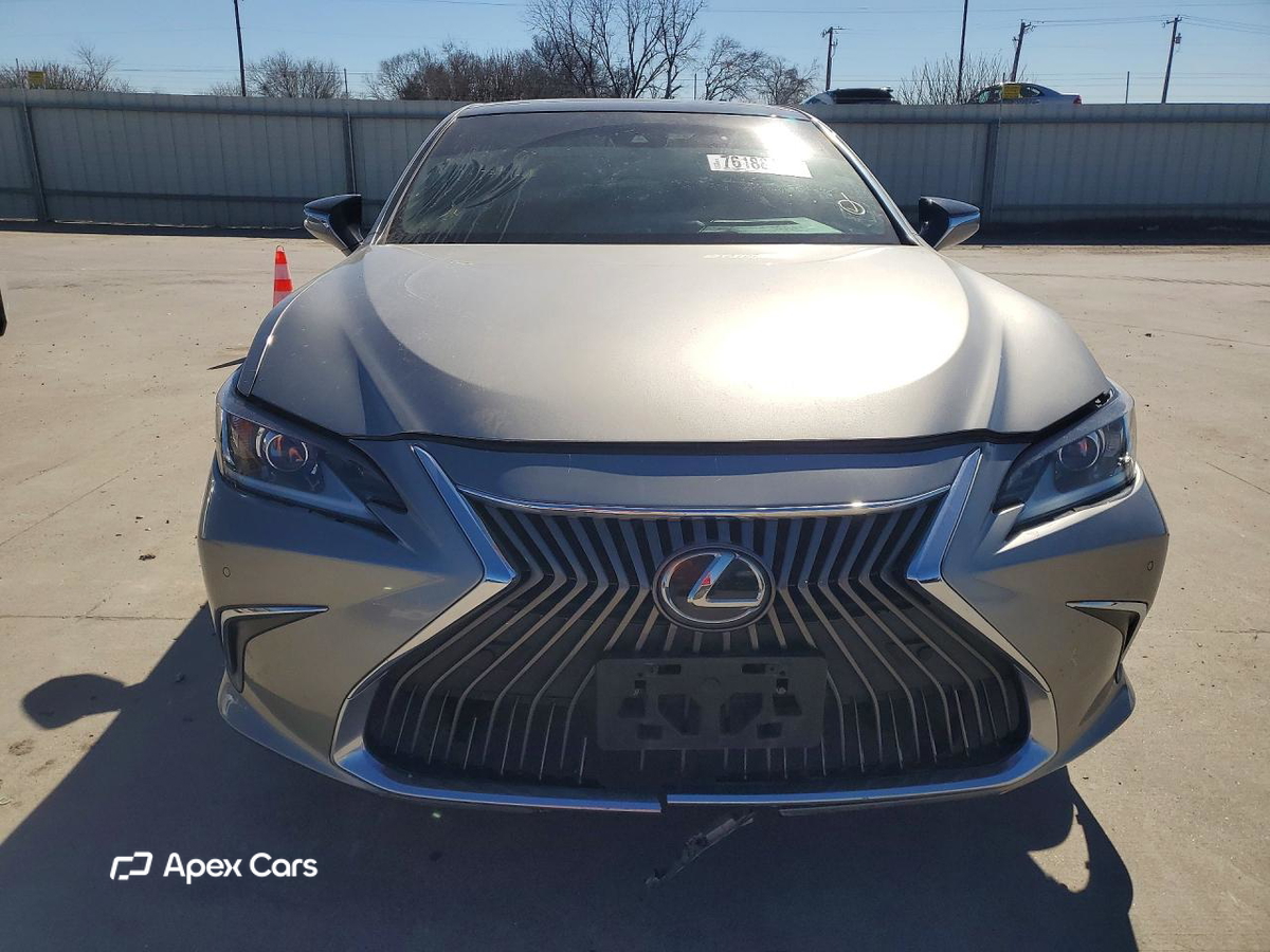 Lexus ES 2019