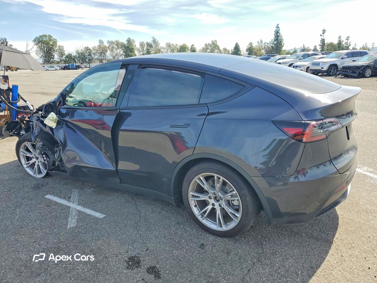 Tesla Model Y 2024