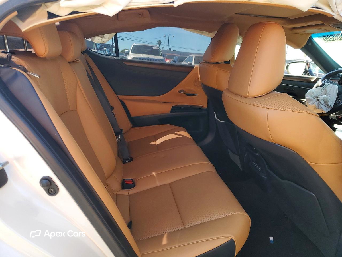 Lexus ES 2024