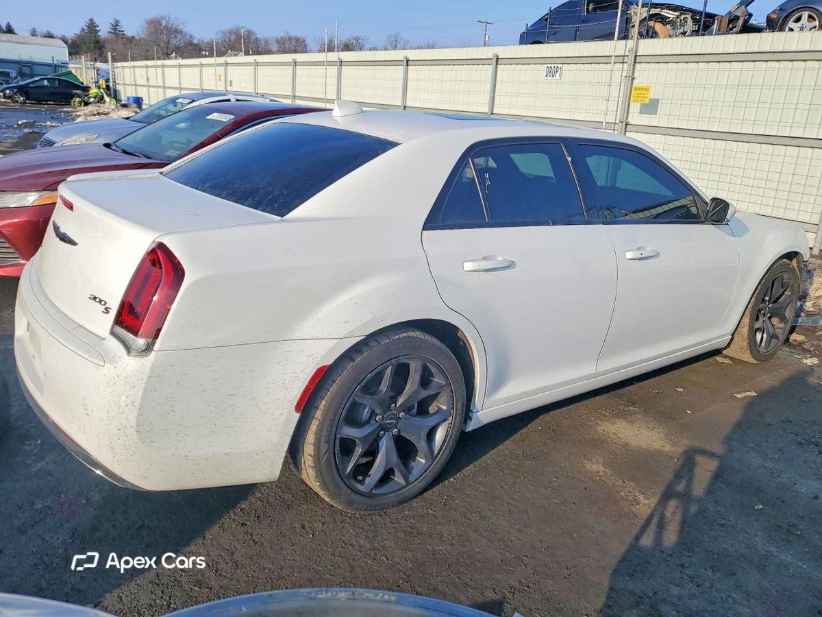 Chrysler 300 2021