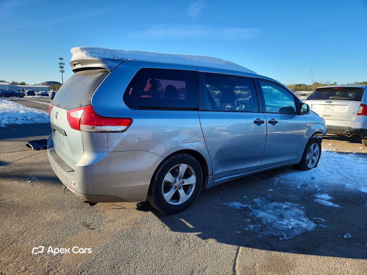 Toyota Sienna 2011