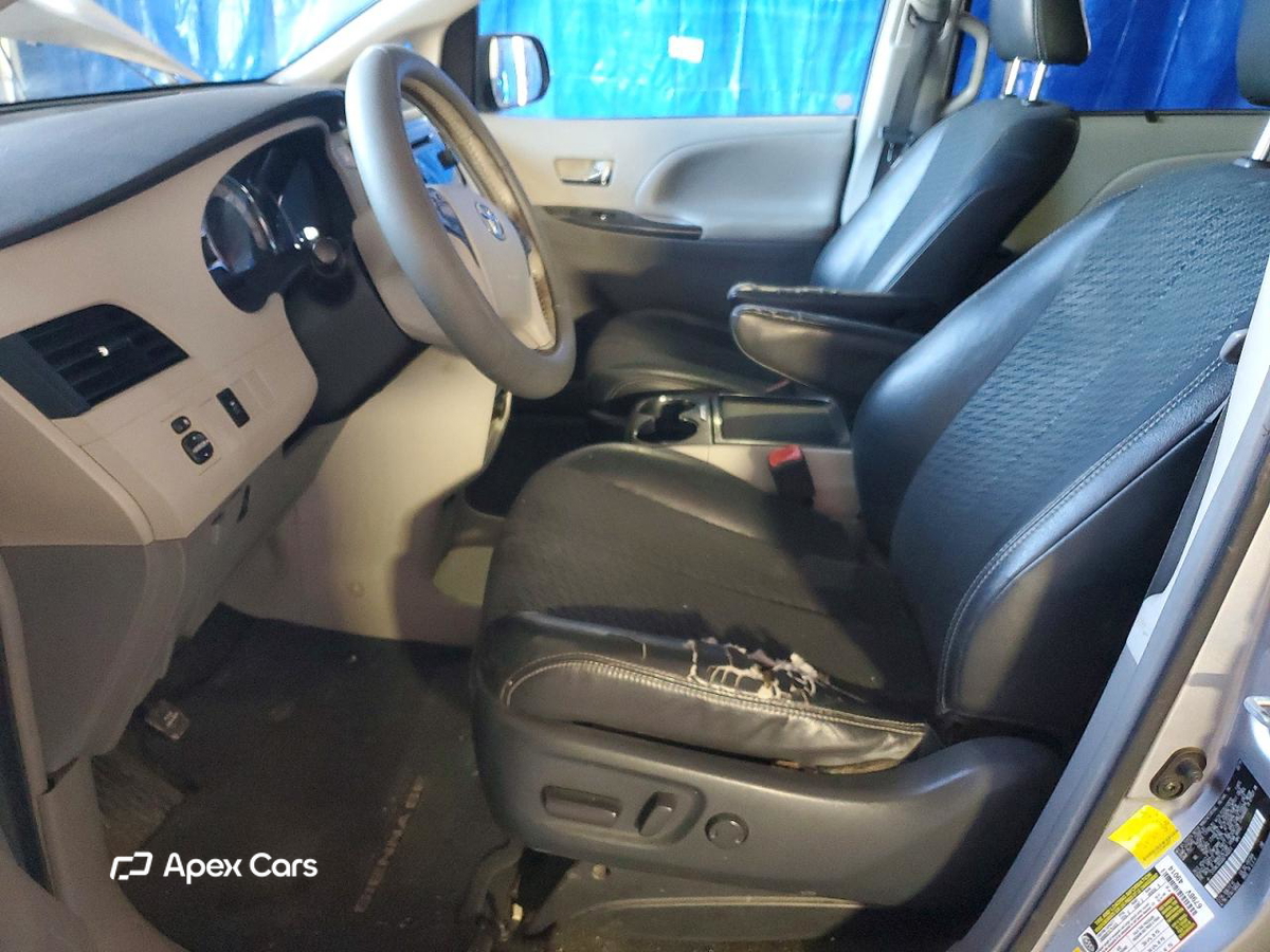 Toyota Sienna 2011