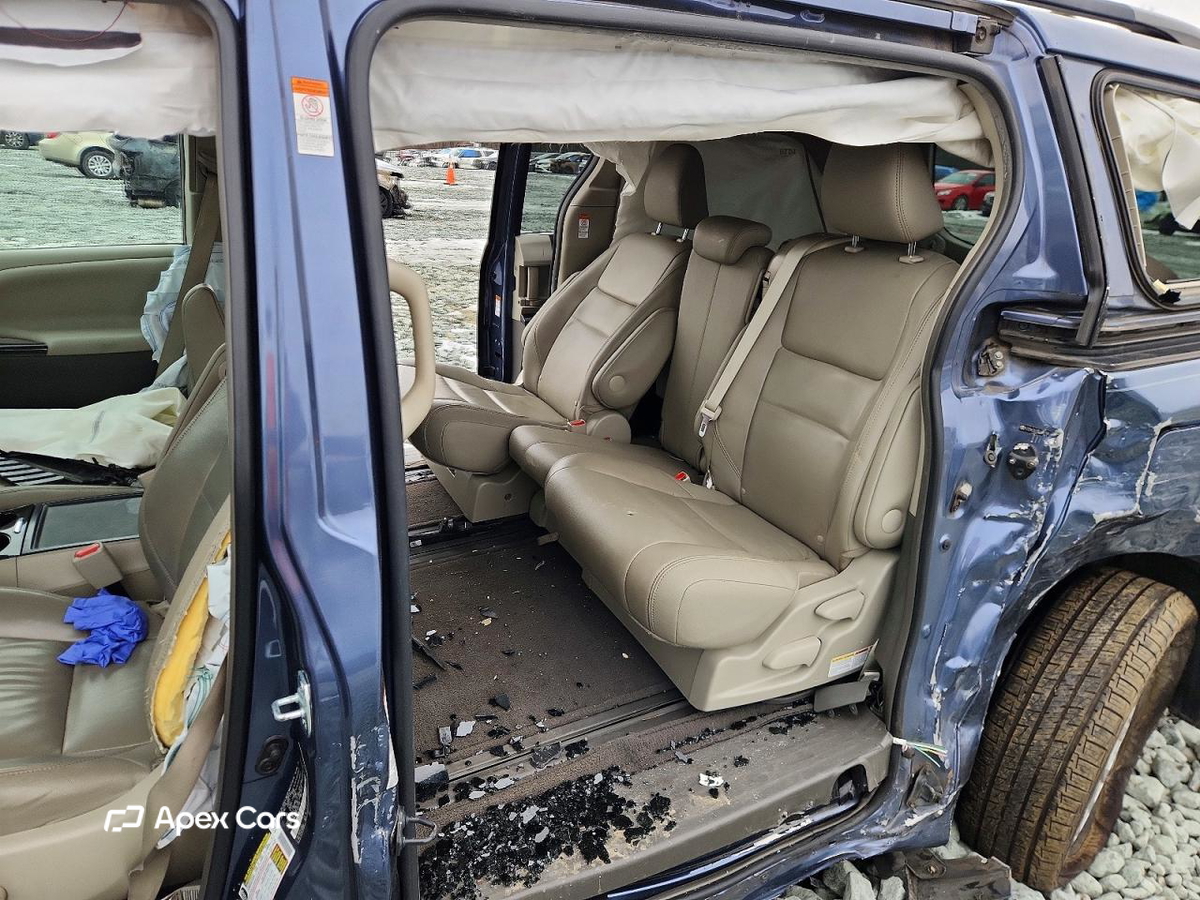 Toyota Sienna 2015