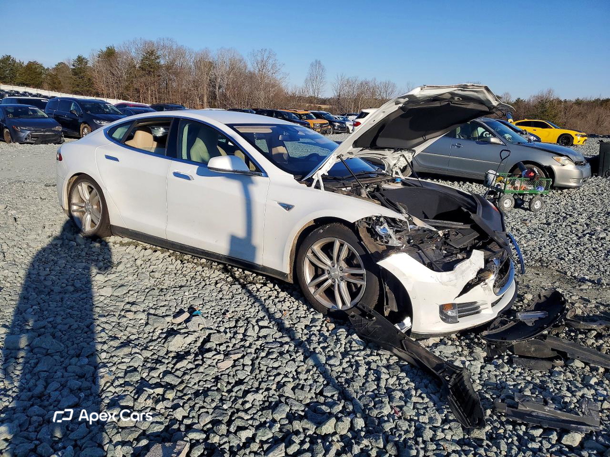 Tesla Model S 2015