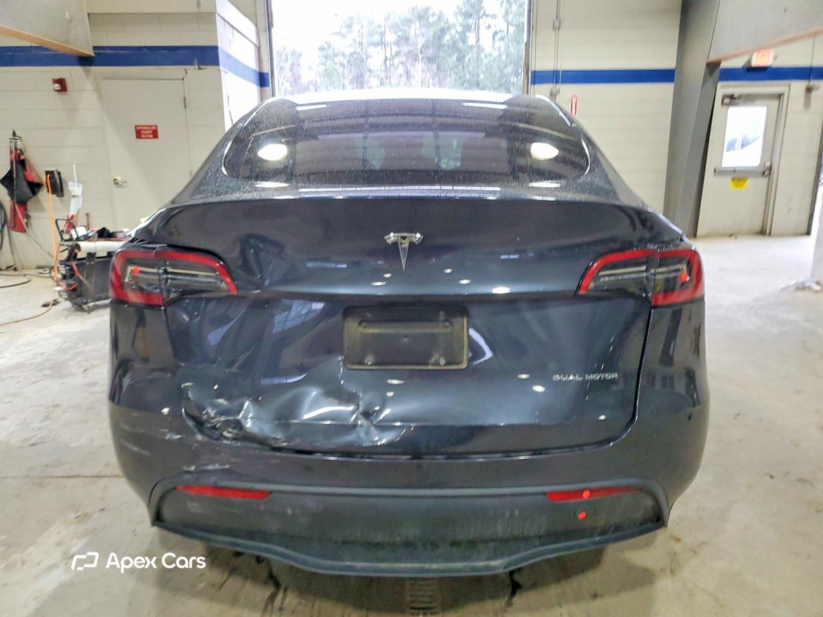 Tesla Model Y 2025