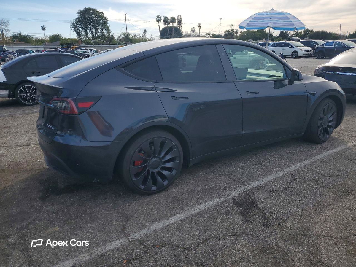 Tesla Model Y 2025