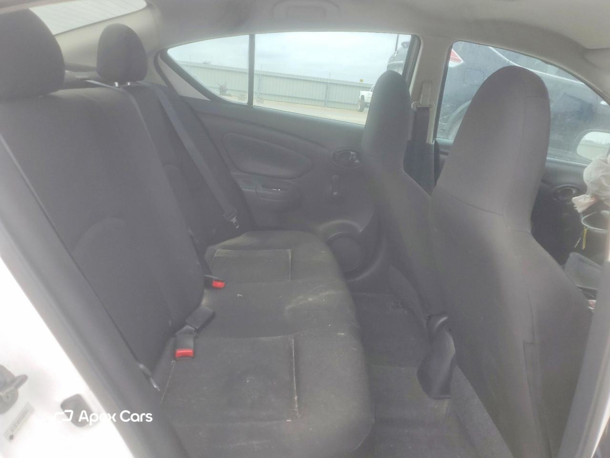 Nissan Versa 2015