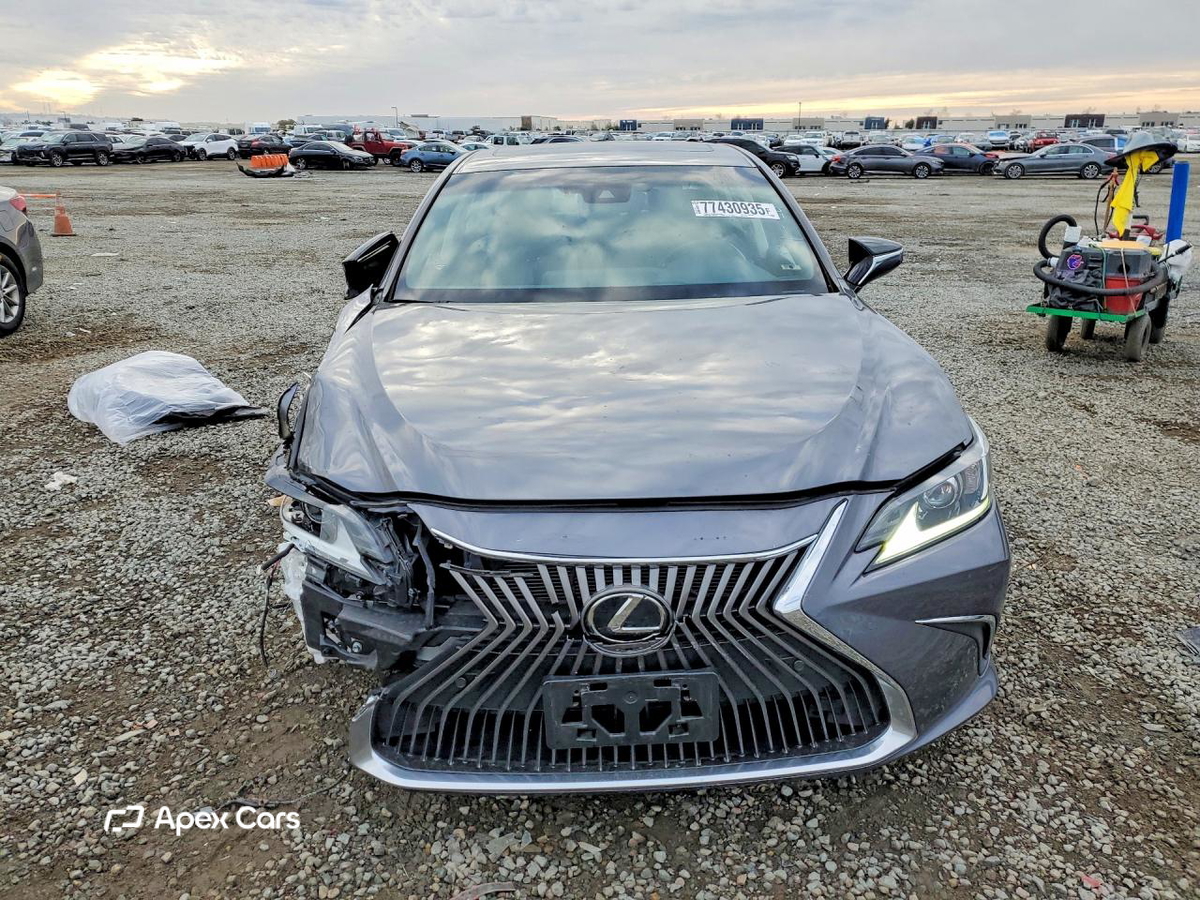Lexus ES 2019
