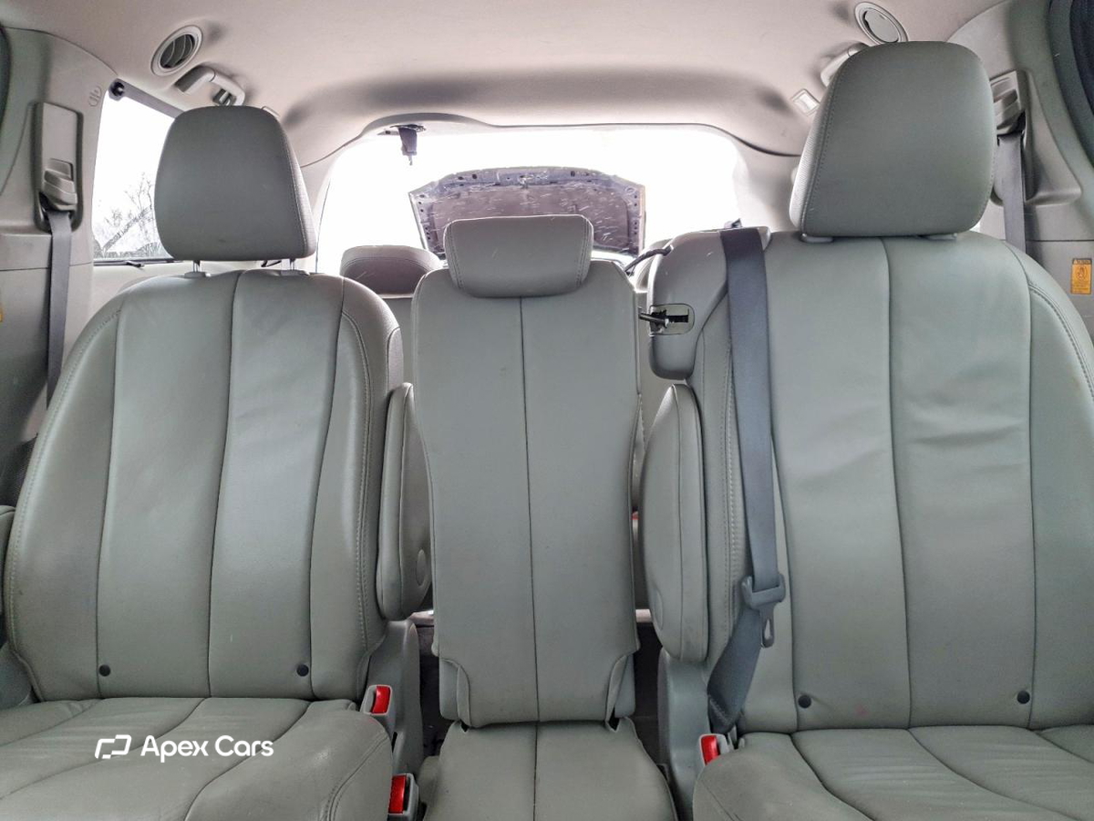 Toyota Sienna 2013