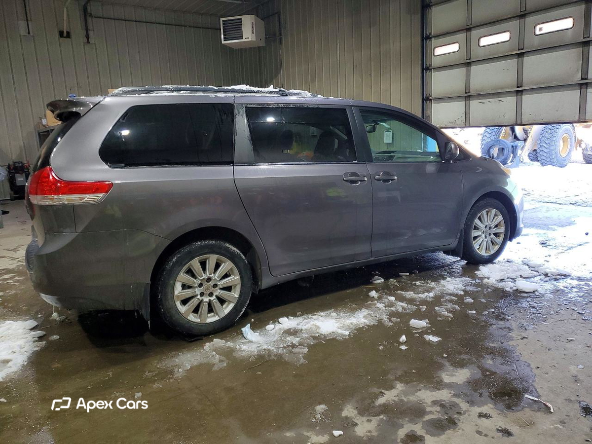 Toyota Sienna 2011