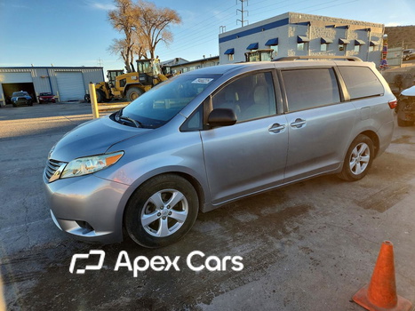 Toyota Sienna 2015 - Image 1 of 13