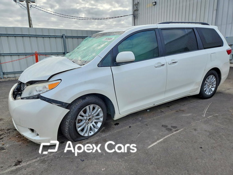 Toyota Sienna 2015 - Image 1 of 14