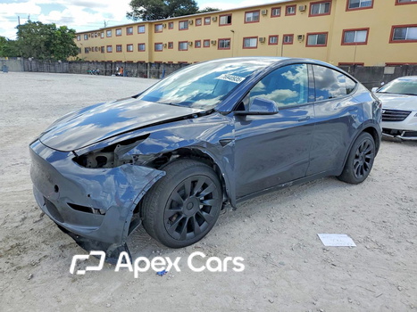 Tesla Model Y 2021 - Image 1 of 13
