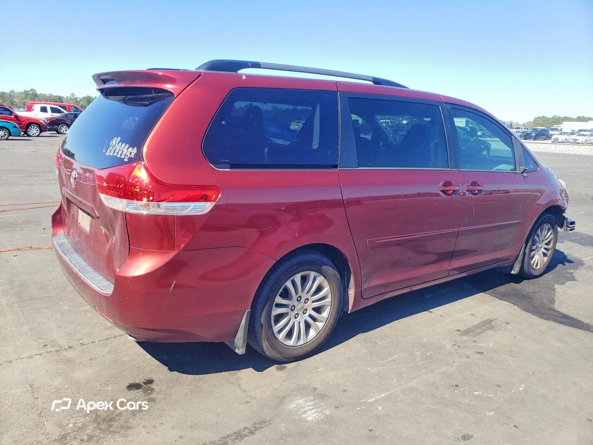 Toyota Sienna 2013