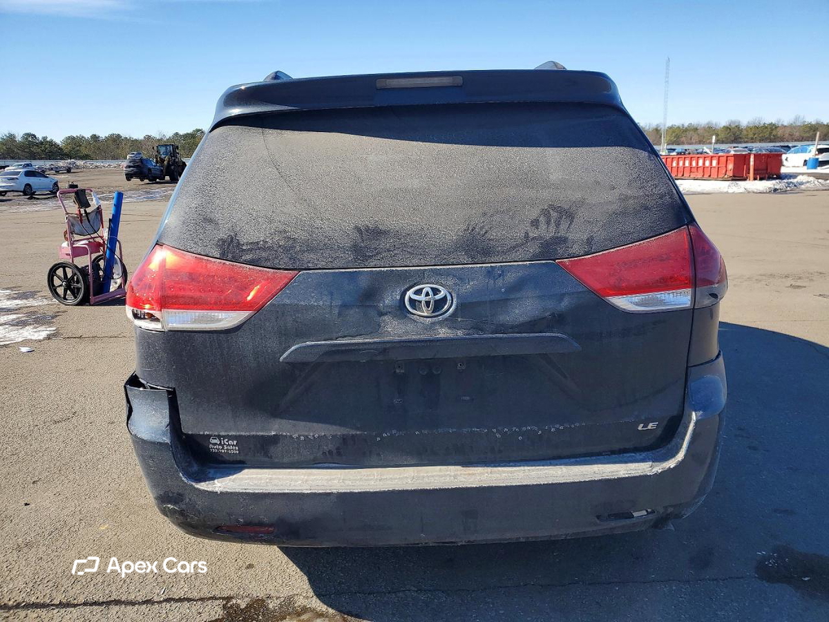 Toyota Sienna 2011