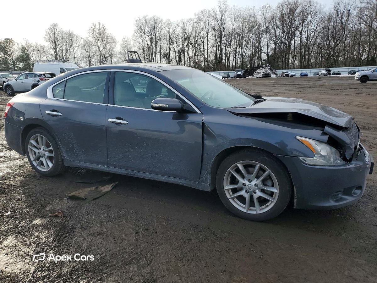 Nissan Maxima 2010