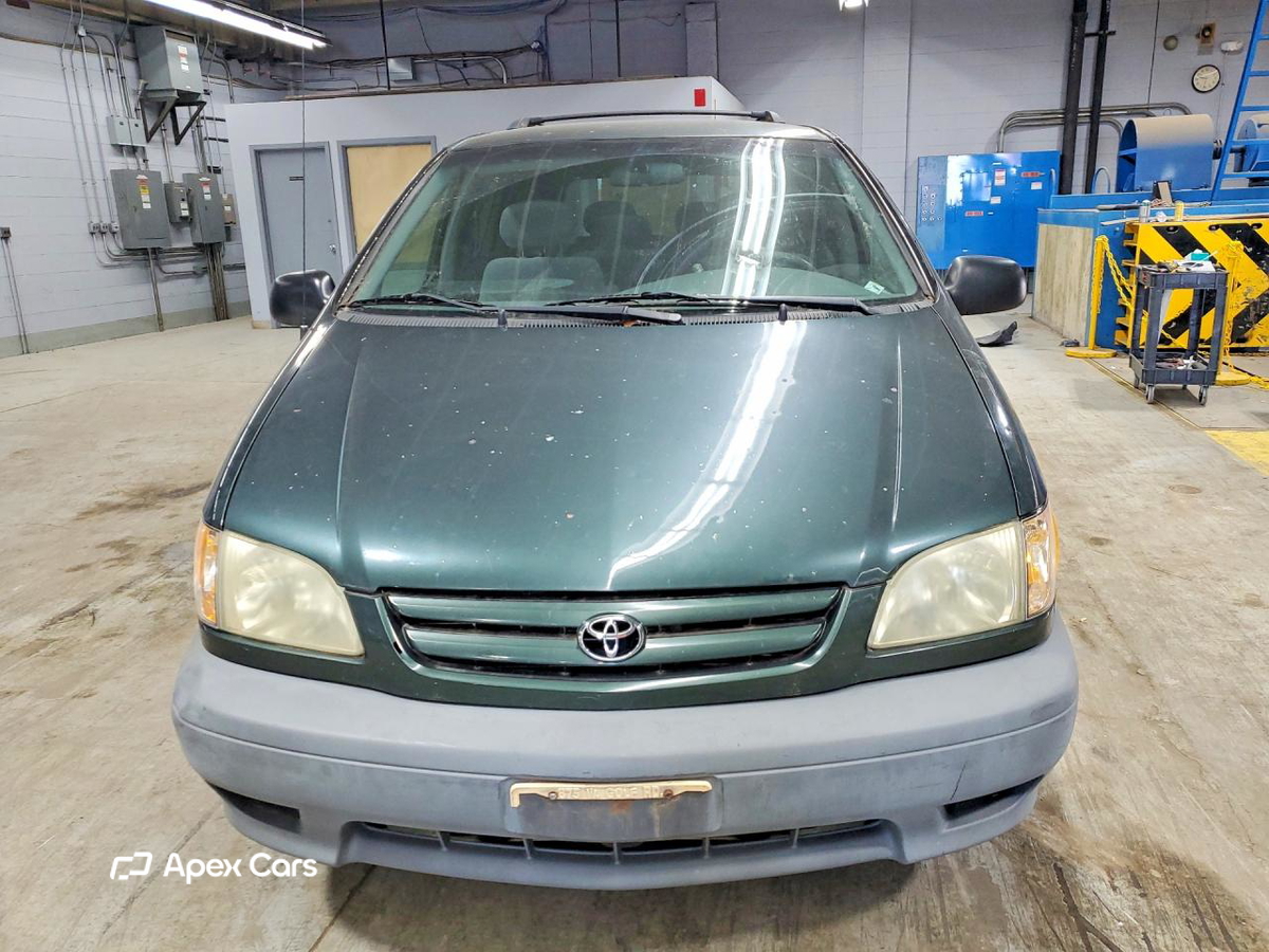 Toyota Sienna 2002