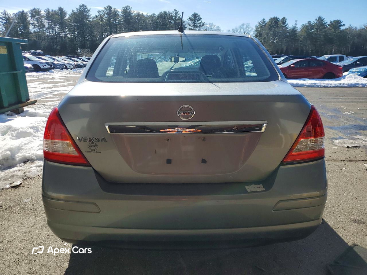 Nissan Versa 2011