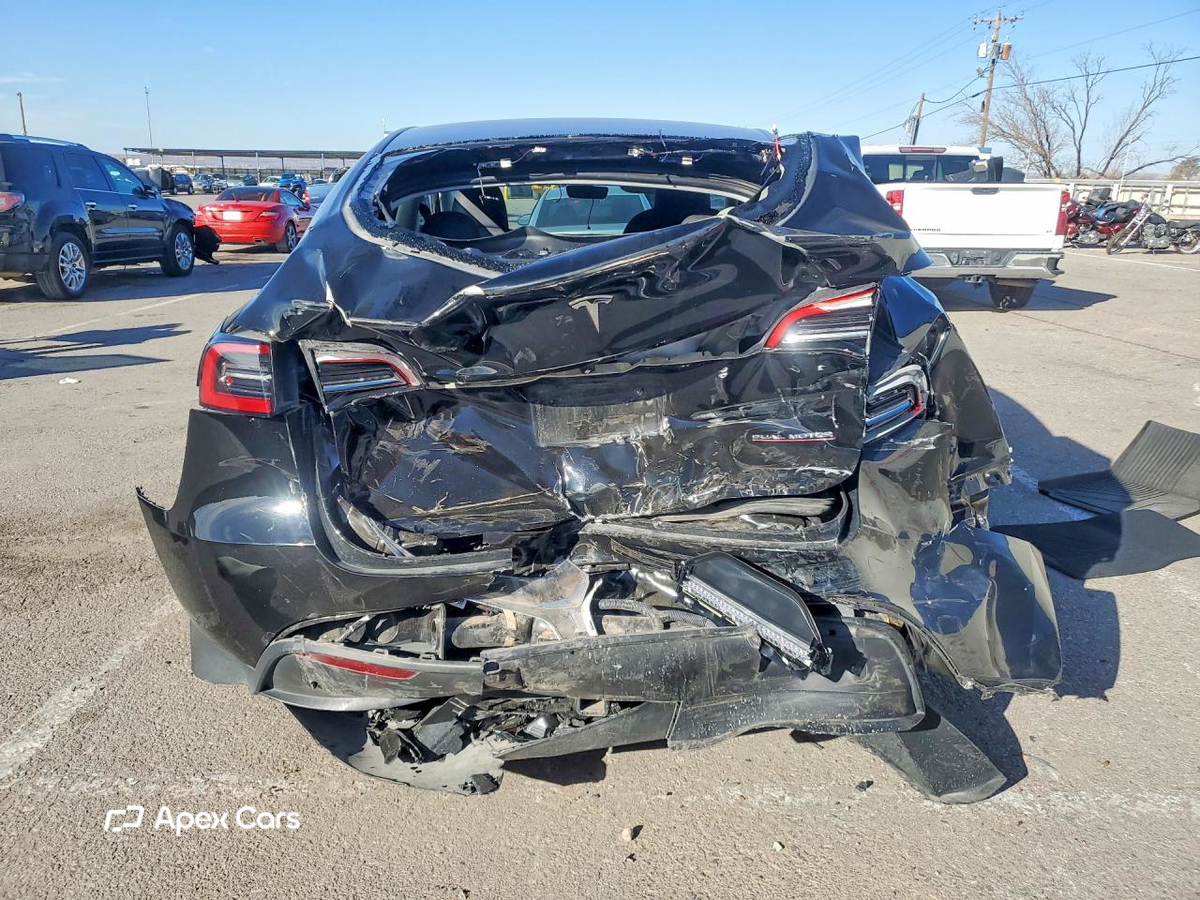 Tesla Model Y 2024