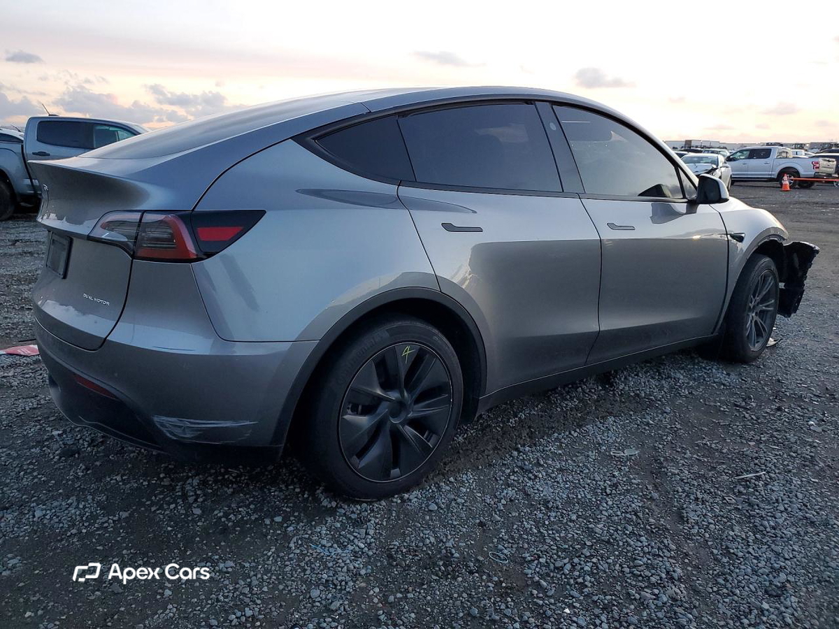 Tesla Model Y 2025