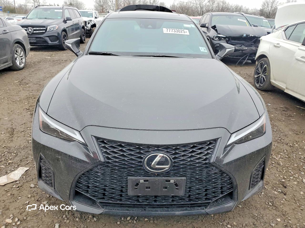 Lexus IS 2024