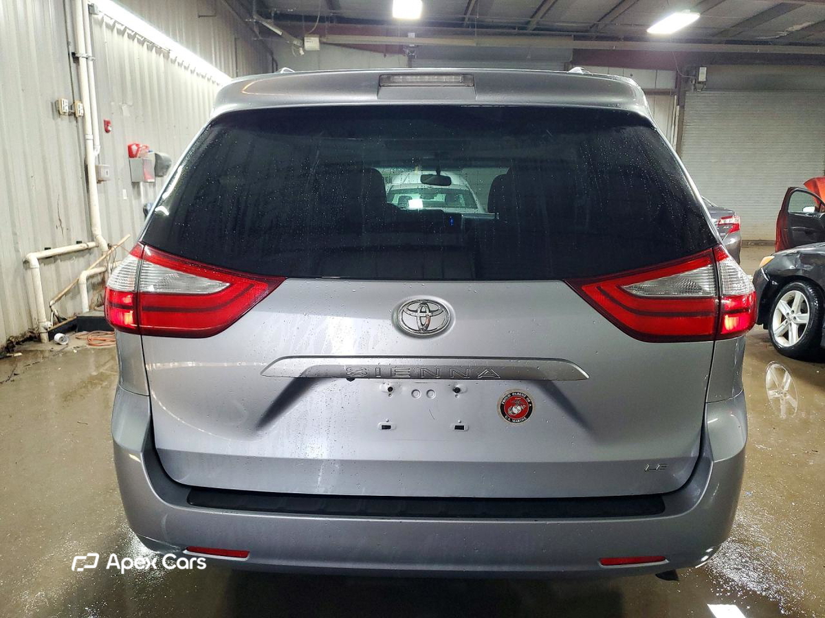 Toyota Sienna 2016