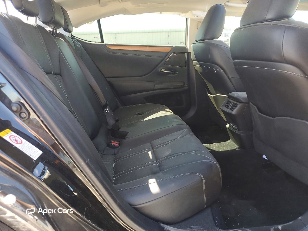 Lexus ES 2019