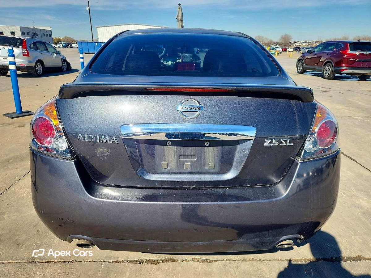 Nissan Altima 2011