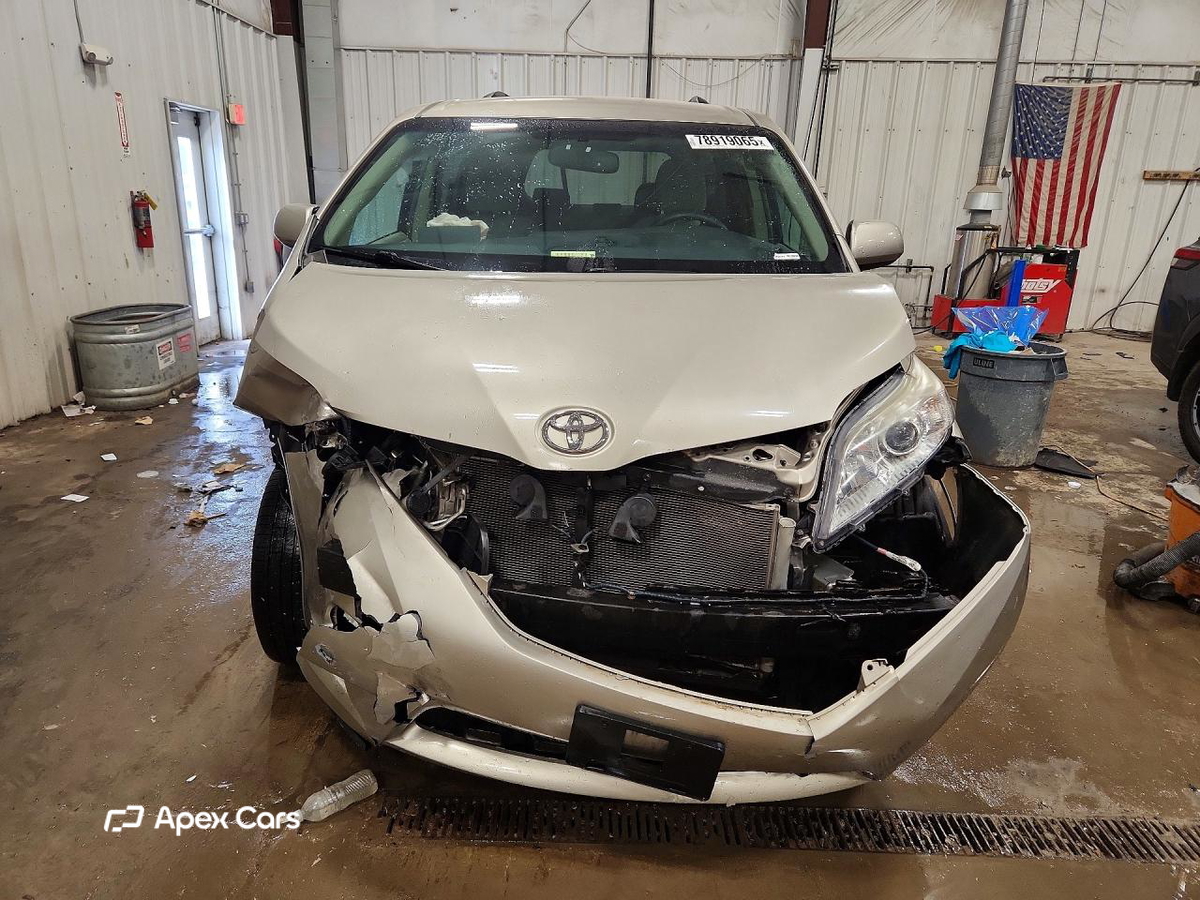 Toyota Sienna 2015