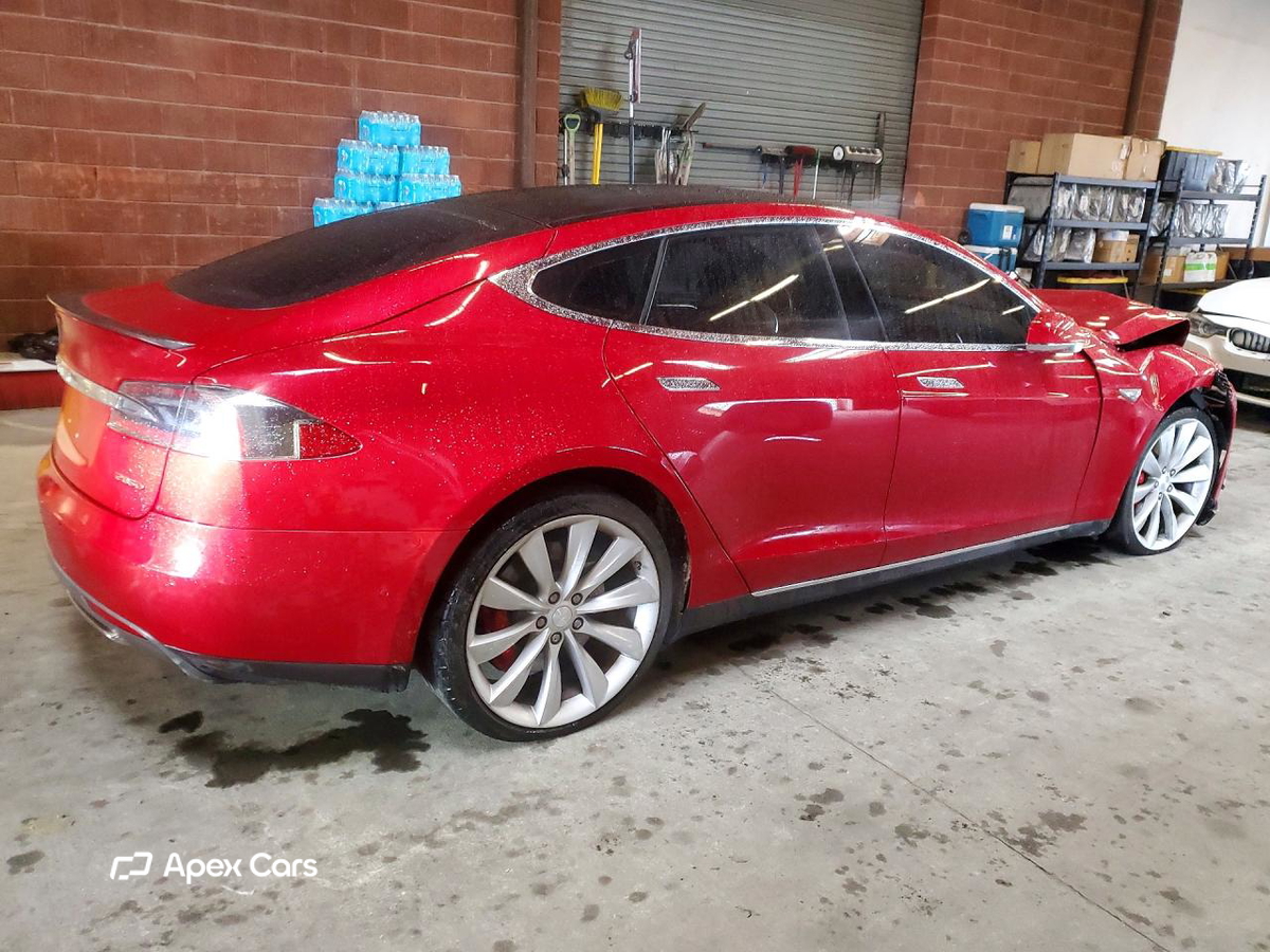 Tesla Model S 2015