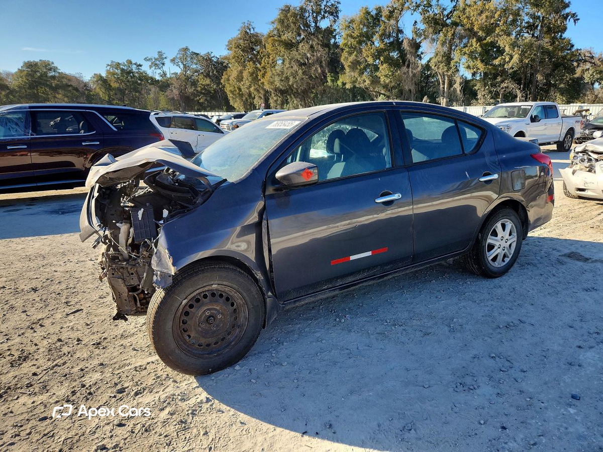 Nissan Versa 2015