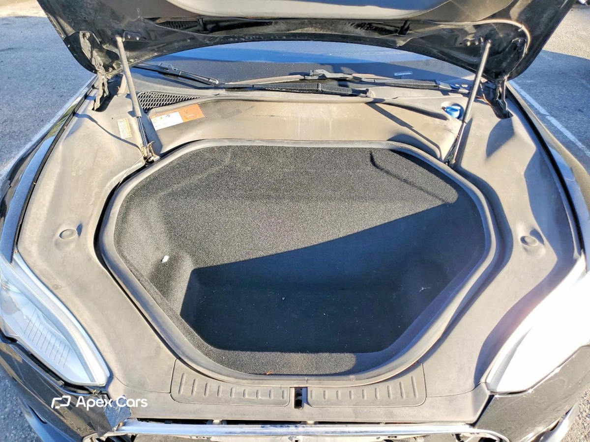 Tesla Model S 2015