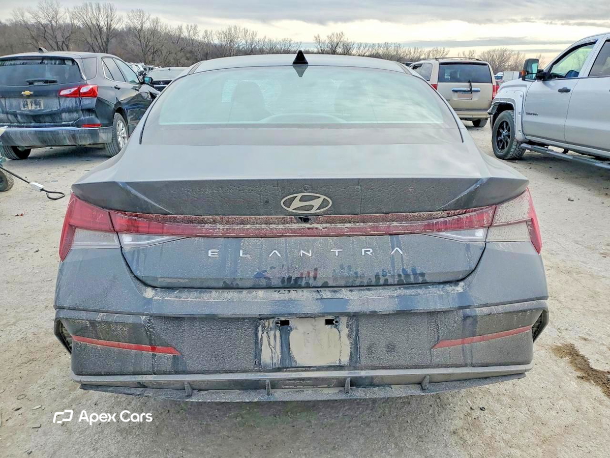 Hyundai Elantra 2024