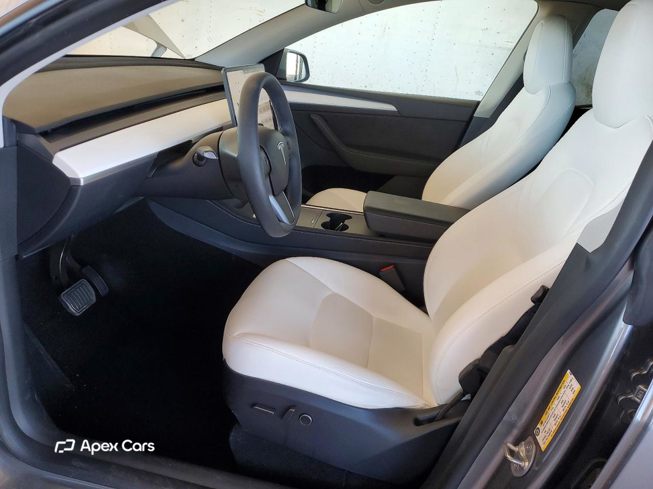 Tesla Model Y 2025