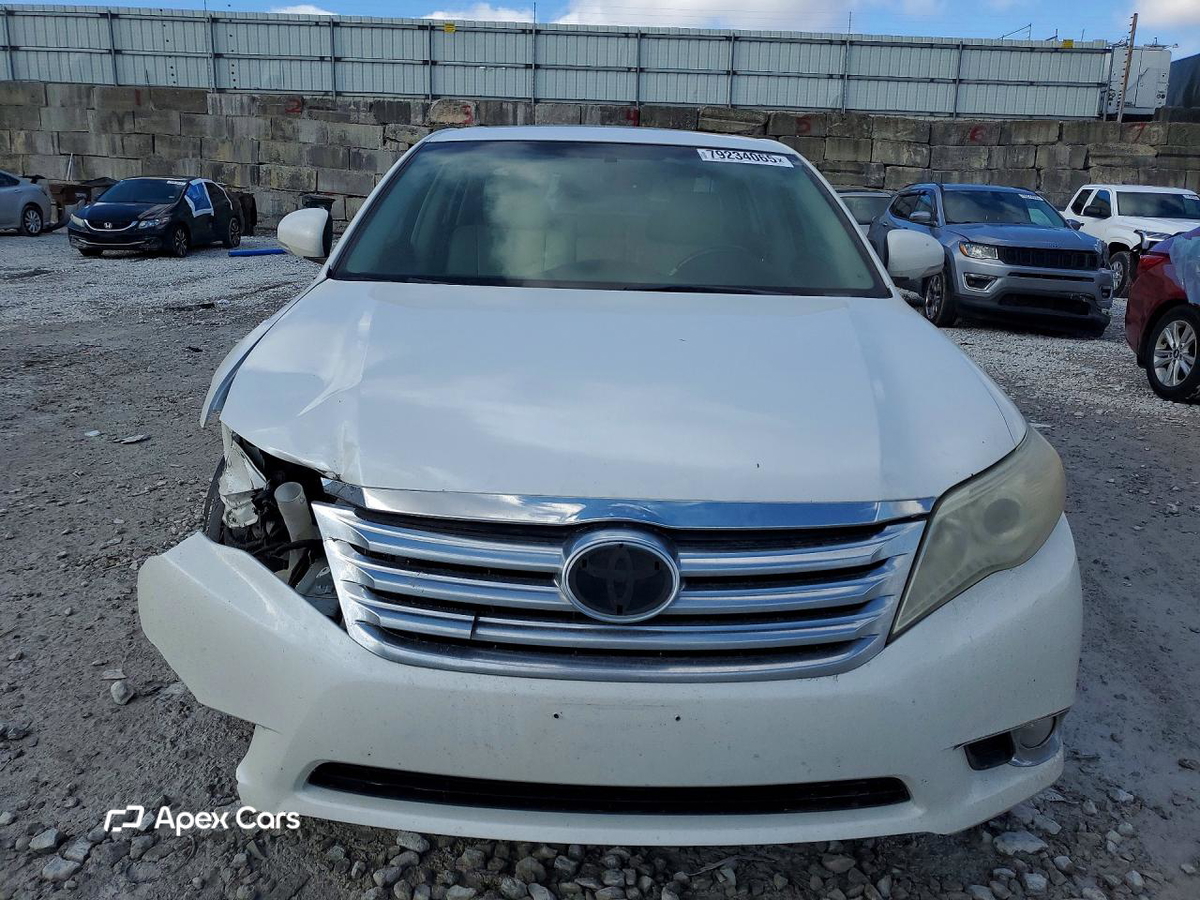 Toyota Avalon 2011
