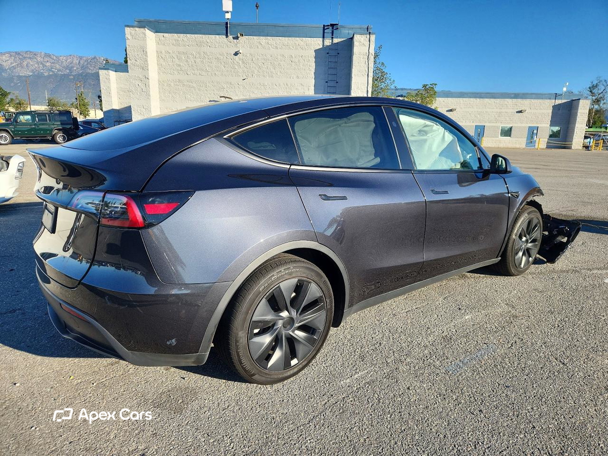 Tesla Model Y 2025