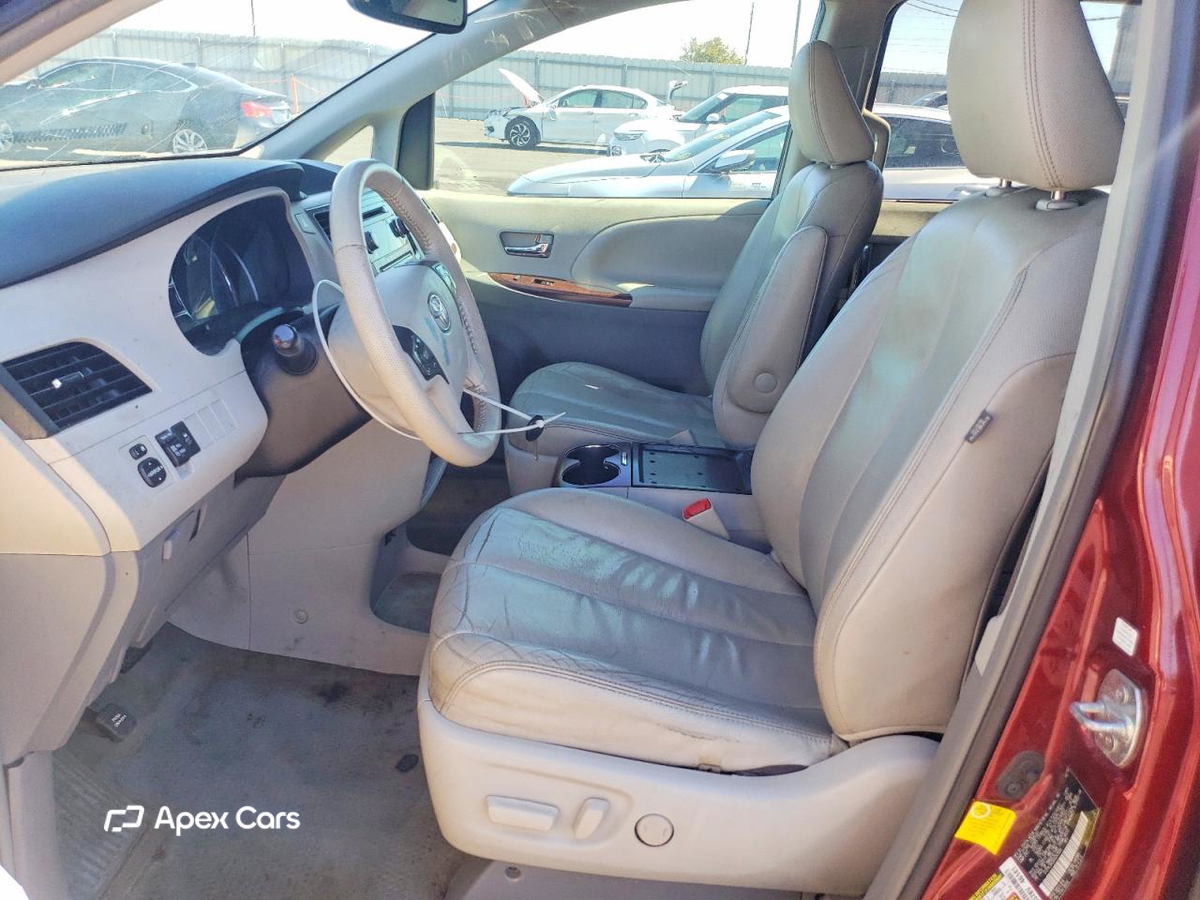 Toyota Sienna 2013