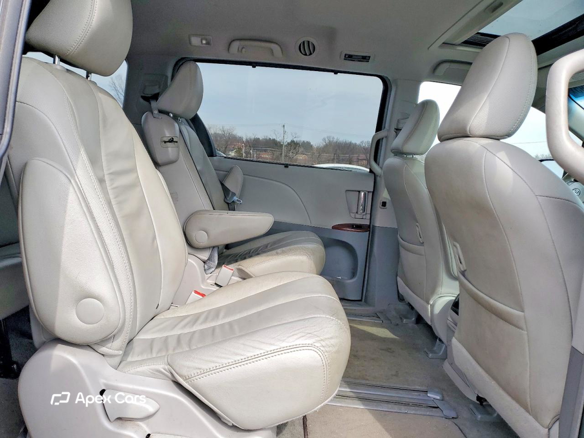 Toyota Sienna 2014