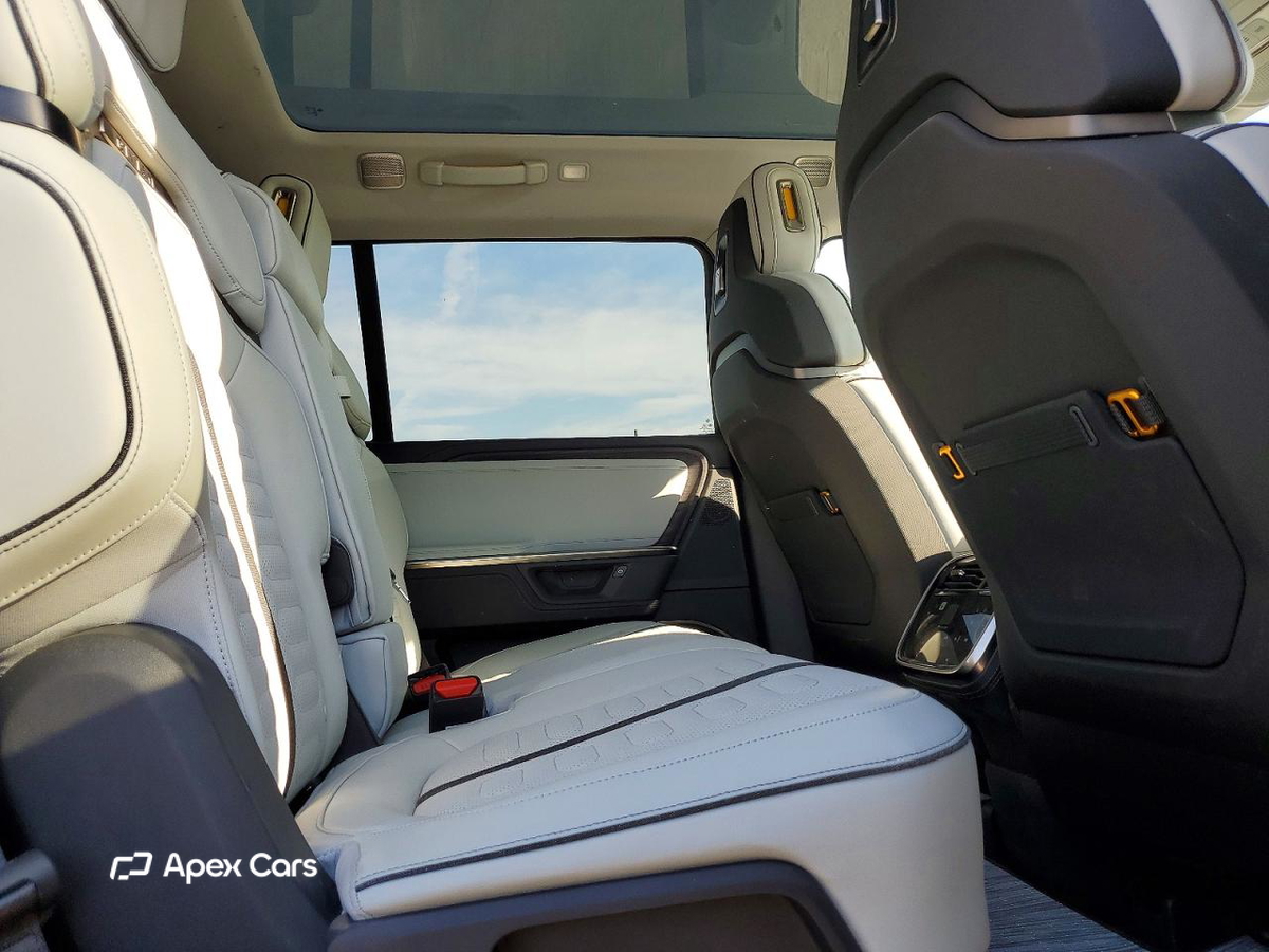 Rivian R1S 2025