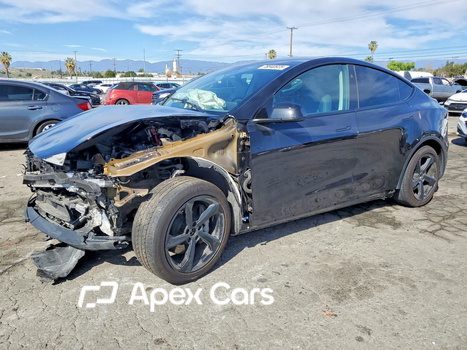Tesla Model Y 2026 - Image 1 of 15
