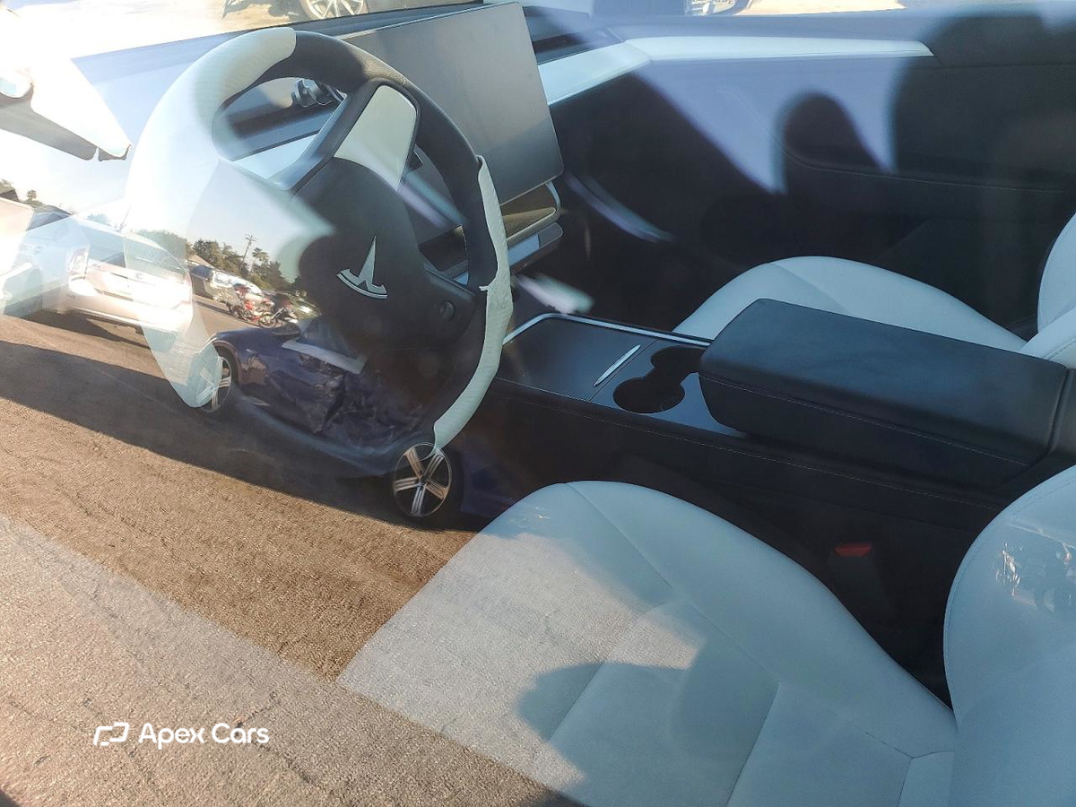 Tesla Model Y 2024