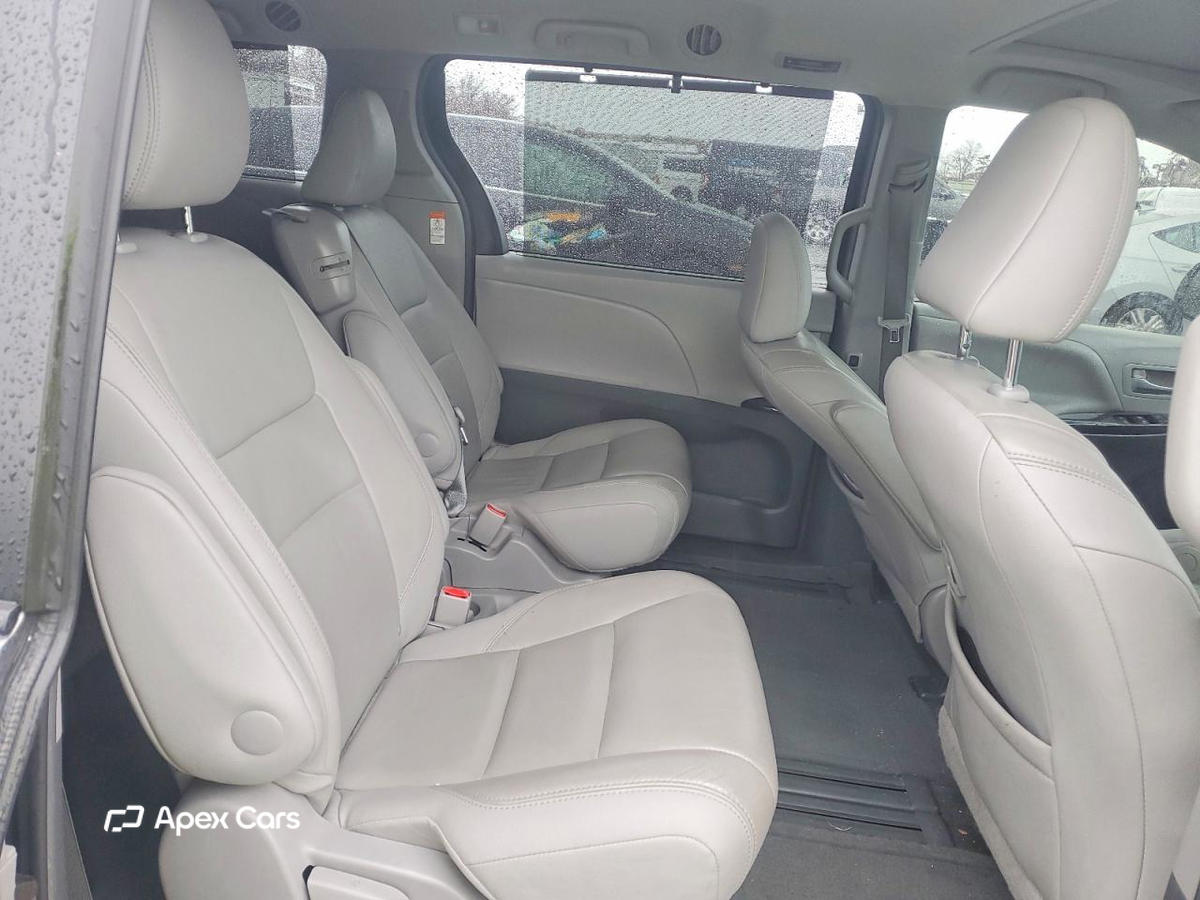 Toyota Sienna 2015