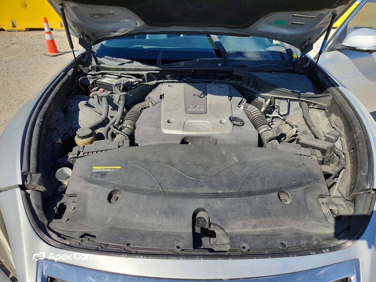 Infiniti M 2011